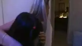 لا يستطيع أن يتحمل المص