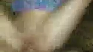 فرج زوجتي يمسك بقضيبي بشدة هنا