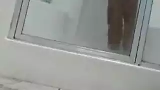 فيديو تجسس يصور مراهقين بريطانيين في جلسة مص قضيب وجماع عنيف