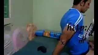 لقطات تجسس: نيك جماعي لفتاة مصرية في الغرفة دون علمها