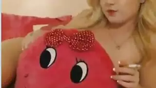 حركة حلق عميق مع نجم إباحي شقراء قذر