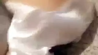 سمراء مثارة تمص القضيب مثل محترفة ثم تدمر فتحاتها