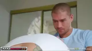 متدربة اليوجا تفتح مؤخرتها لمدربها من أجل جنس شرجي صريح