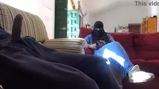 فيديو إباحي: زوجة تركية مهووسة بعضو صديق زوجها الأسود الضخم