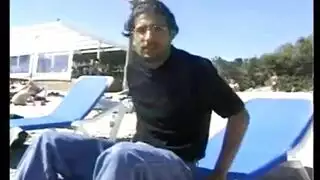 سكس شاطئ صريح: بنات مغربيات جامحات على الشاطئ