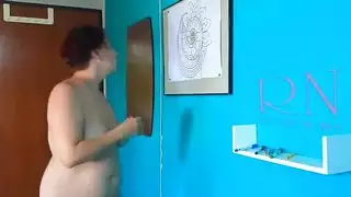 رسم عاري ديسي: فن ماندالا إباحي صريح وصوت يصل للذروة