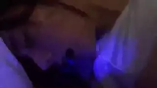 فتاتان آسيويتان تتبادلان الجلوس على الوجه ولحس الفرج