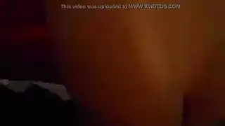 امرأة ممتلئة الجسم في جوارب مثيرة تستمتع بجماع عنيف في الحلق وتنتهي بقذف