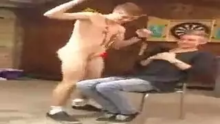 أفلام إباحية مثلية: نشاط شرجي قاسٍ في مكان العمل