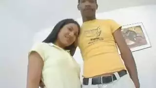 المراهقة ليلا لا تتوقف عن لمس نفسها في عرض كاميرا مثير