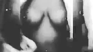 قبلة سمراء قبيحة وانتقد من قبل الجمهور