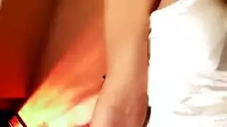 امرأة آسيوية أكبر سنًا في جلسة جماع شديدة