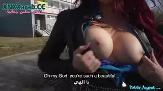 شقراء للإيجار: نيك مزدوج صريح في حمام عام