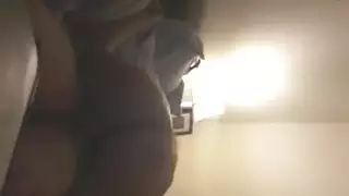 الأميرة العربية تأخذ رحلة حلق عميقة من الأخ