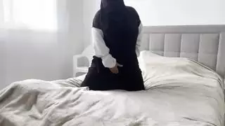 إكس إكس إكس: زوجة الأب العربية ذات الصدر الكبير تستمني شرجياً وتصرخ من الرعشة