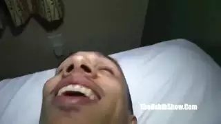 الجمال العربي مونا يحصل على تمرين إباحي قاسٍ من لاعب كمال أجسام