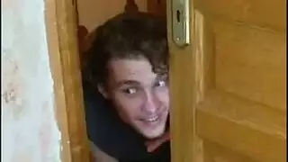 فيلم صريح: مغامرة الزوجين الجامحة في الغرفة