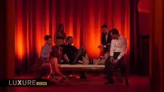 قاذفات الأثداء وليلة الألعاب الإيروتيكية