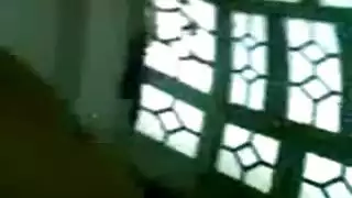 مشهد جنسي هندي: من شفاه عاطفية إلى حركات قضيب صريحة