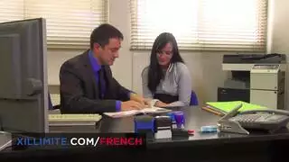 واجب لانا على المكتب: مصّ القضيب ودخول كسها المبلّل بقوة