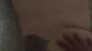 فرج المراهقة المشعر لكيكو يتم ملؤه في مقعد خلفي بورن