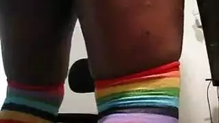 شيميل فيكي فالكيري تعمل على قضيب صلب بفمها ويديها