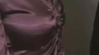 عاهرة المواصلات العامة: جماعة تنزل فيها داخل مركبة متحركة