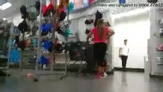 بداية الجانج بانج: إلسا جان تأخذ عدة شركاء جنسيين