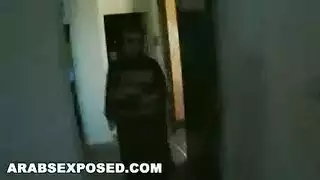 زوجة مسلمة تبلع سائل ابن زوجها بينما الزوج يستمني