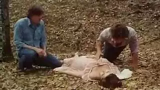 يشلحني اواعي و بيحممني وبينيكني