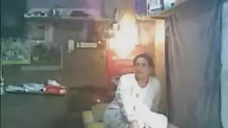 سكسي عراقي عراقي عراقي يداعب الام