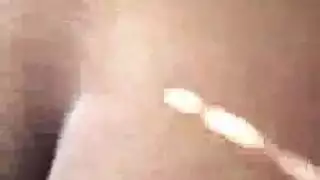 ضرب ذلك الثقب الصغير المبلول