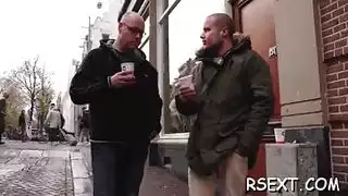 عاهرات عالميات في جنس شرجي عنيف