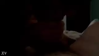 مقدمة برنامج واقعي تحصل على إيلاج مزدوج في غرفة الملابس