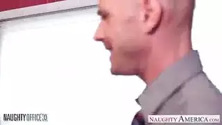 جنس أجنبي صريح: لحس بظر عنيف حتى هزة تنتهي بالدموع