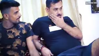 ثلاثي ديسي إكس إكس إكس: مشاركة صديقة ضخمة بين الأصدقاء في ثلاثي خام