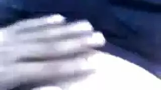 حوريات الكلية تمص بعمق في مشهد إباحي