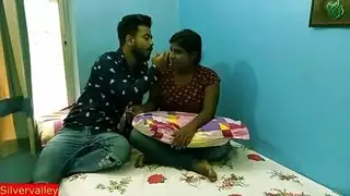 سكس هندي يلحس كسها