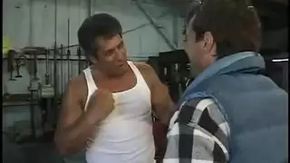 قضيب حصان مصغر يملأ النساء في فيديو خيال حيواني صريح