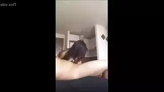 جارة عربية تخدم زب صاحب المحل في جوارها