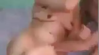 ضعف العاهرات، رجل محظوظ في أكشن بورنو عنيف