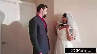 فتاة كاميرا الويب تعبث ببظرها للوصول لقذف هائل