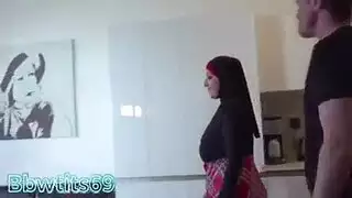 ألماني يمارس الجنس مع محجبة لبنانية في مشهد إباحي صريح