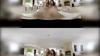 حفلة جنس في الواقع الافتراضي: فتاتان وقضيب ضخم واحد