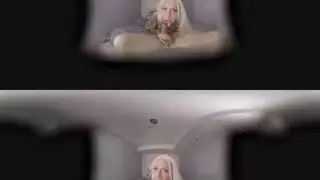 ضرب بالواقع الافتراضي: فتاة مثيرة تأخذ عدة قضبان في أوgy افتراضي