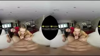 تجربة واقع افتراضي إباحية: تفحيط فنانات الوشم بعمق