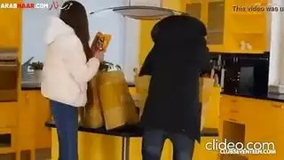 إغواء زوجة الأب الإباحية: جنس شرجي في الحمام