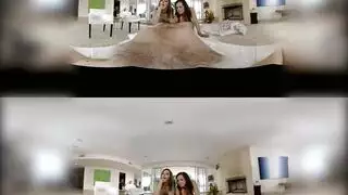 جلسة نكاح افتراضية: بنتان مثارتان وزبر عملاق