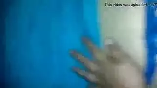 كعب أحمر، فم رطب: شقراء تستعد لابتلاع السائل المنوي