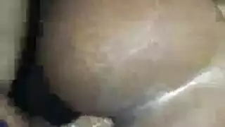 متعة الظهيرة: نجم إباحي أسود يملأ أفضل صديقة للأخت